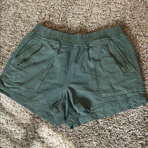 Aerie light weight green pull on mid rise Boardwalk shorts